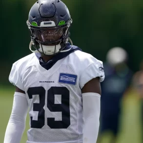 Column: Pete Carroll wants to keep DK Metcalf with the Seahawks. Is that  realistic?, Sports Columns